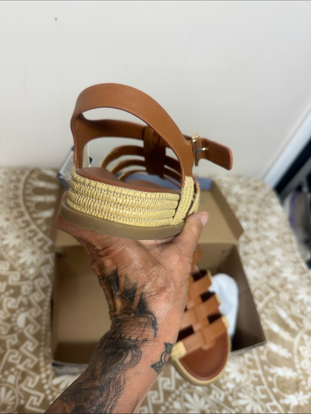 Universal Thread Maverick Tan Brown Gladiator Sandals with Gold Accent - Picture 3 of 9